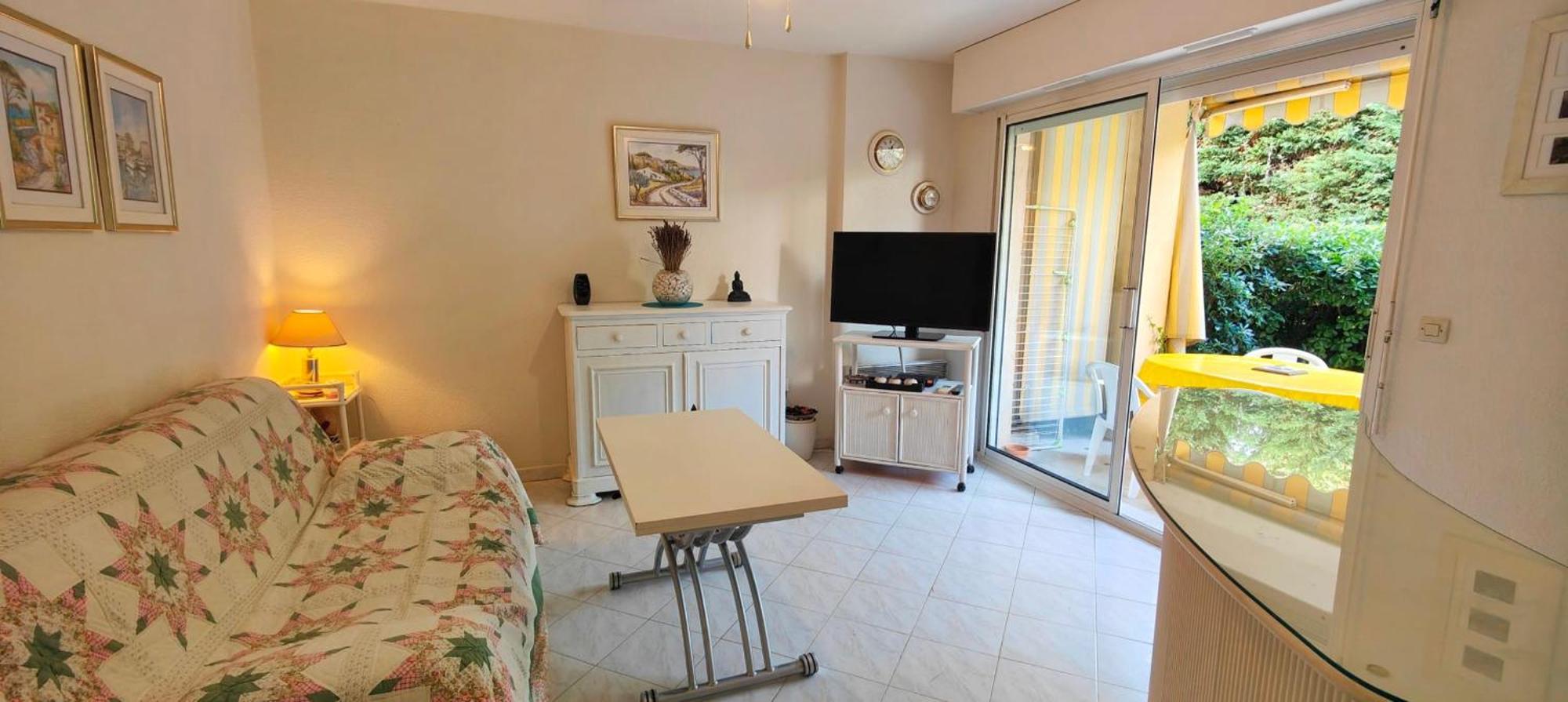 T2 150m From The Apartment Fréjus