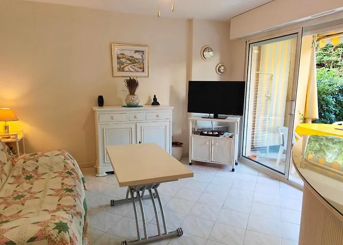 T2 150M From The Beach